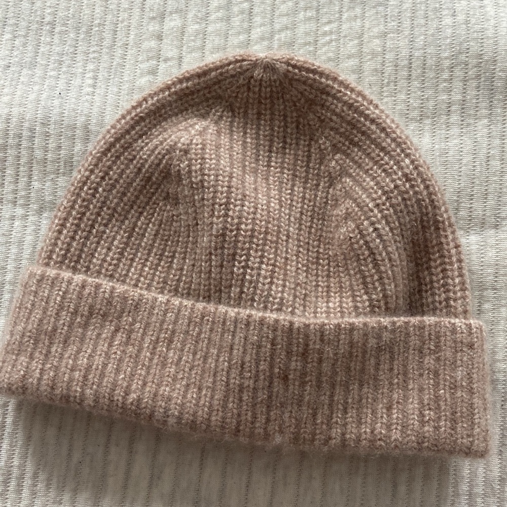 Quince Cashmere beanie size XS/S in Oatmeal. Like new